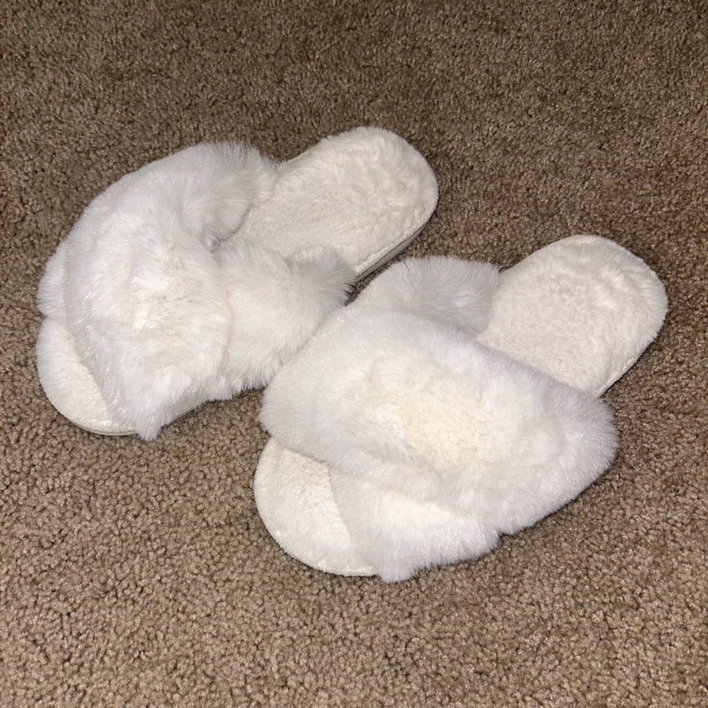 white fuzzy princess slippers SIZE 7.5-8.5